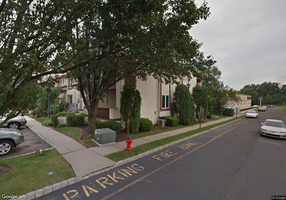 312 Michaels Ct, Woodbridge, NJ 07095 - photo 1