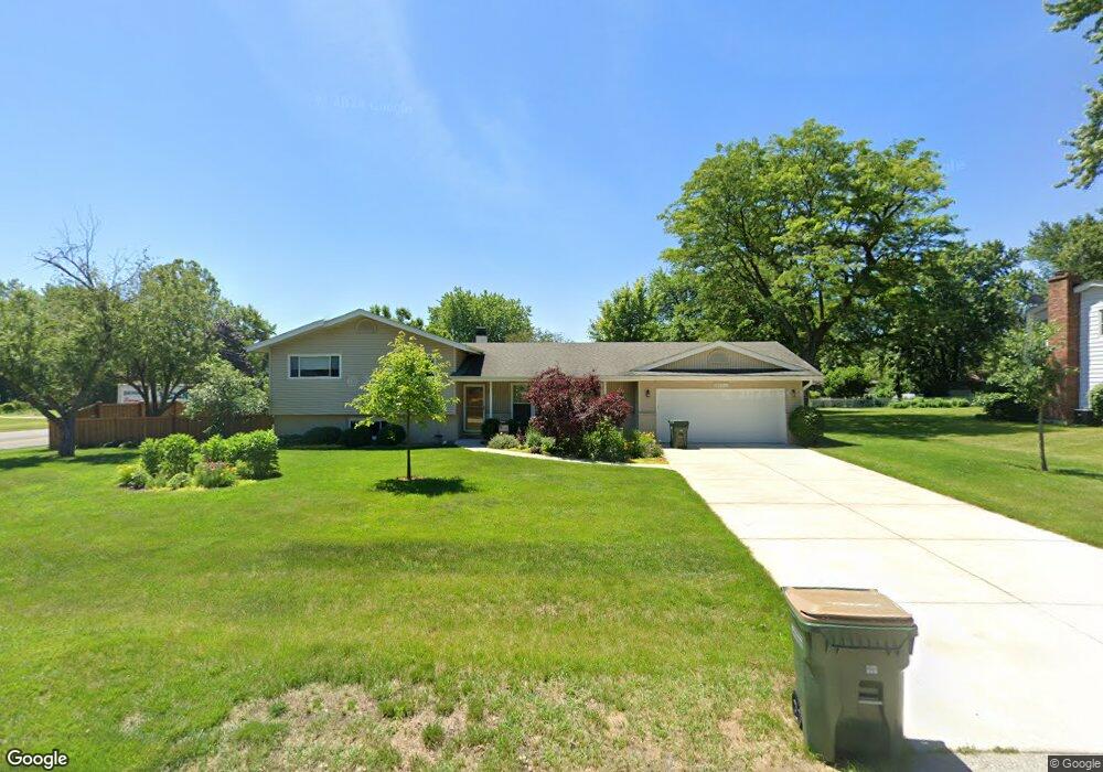 28W015 Plainview Dr, Naperville, IL 60564 - photo 1