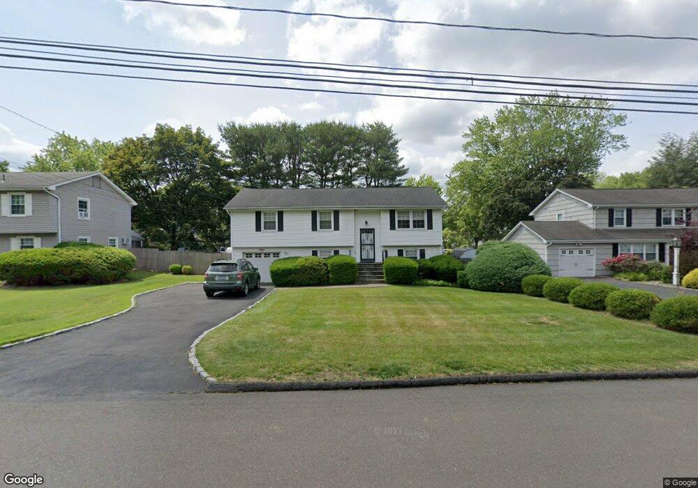 184 Woodridge Dr S, Stamford, CT 06902 - photo 1