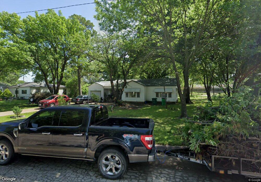 1106 N Morris St, Gainesville, TX 76240 - photo 1