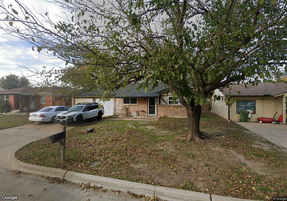 713 Tanglewood Dr, Hurst, TX 76053 - photo 1