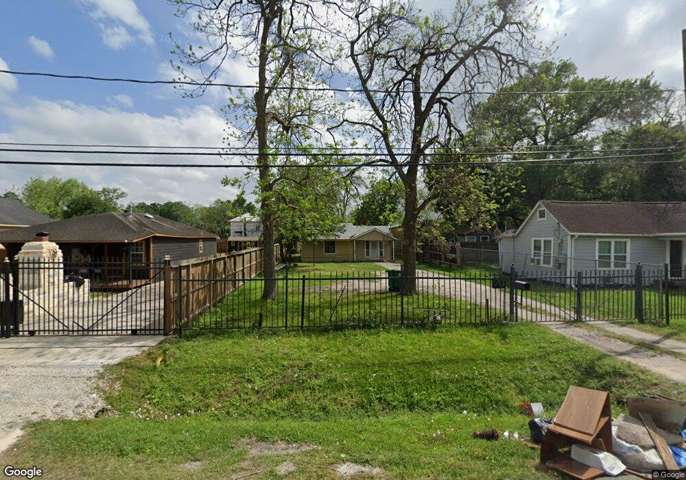 1206 De Boll St, Houston, TX 77022 - photo 1