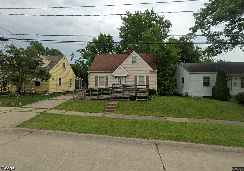 1717 Spring St, Davenport, IA 52803 - photo 1