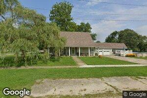 200 S Locust St, Saint Elmo, IL 62458