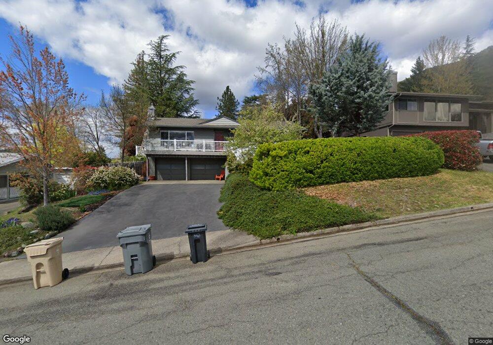 1440 NE View Dr, Grants Pass, OR 97526 - photo 1