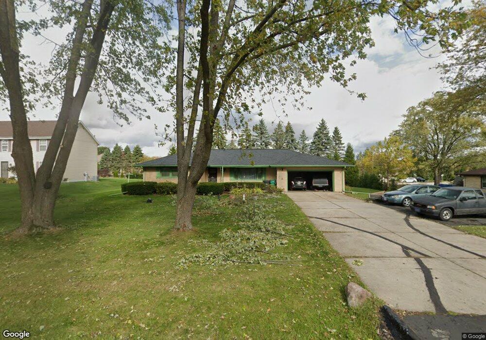 N71W15066 Plainview Dr, Menomonee Falls, WI 53051 - photo 1