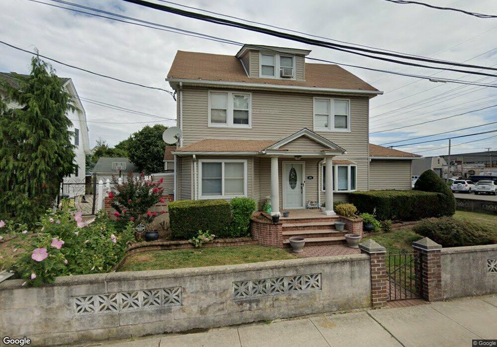 206 Avery Place unit 2, Cedarhurst, NY 11516 - photo 1