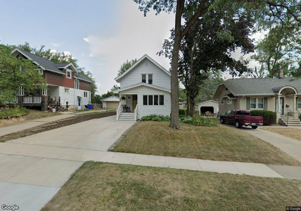 552 Forest Dr SE, Cedar Rapids, IA 52403 - photo 1