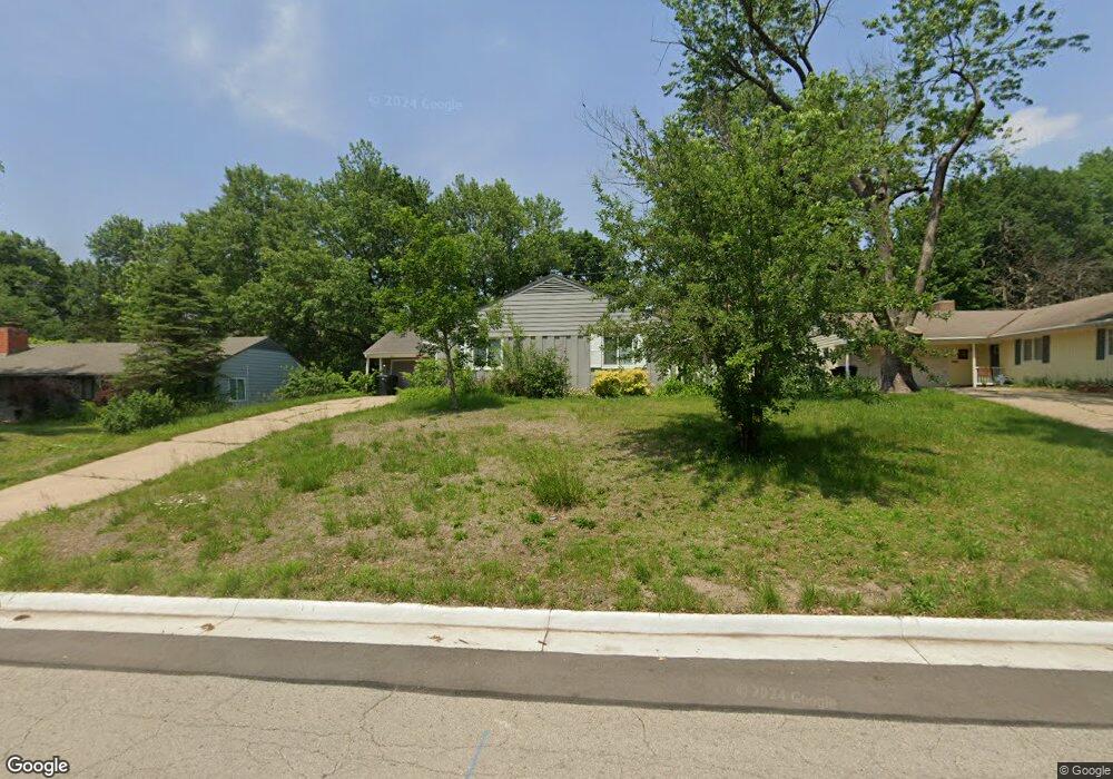 1626 SW 28th St, Topeka, KS 66611 - photo 1