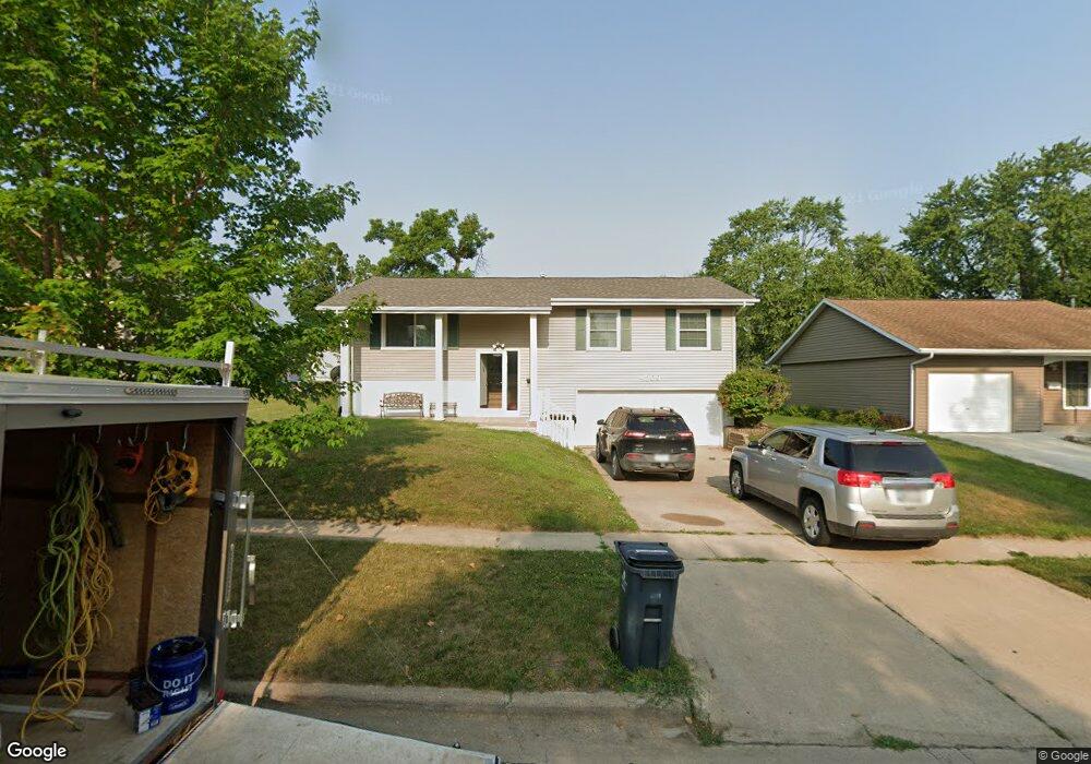 4209 Pineview Dr NE, Cedar Rapids, IA 52402 - photo 1