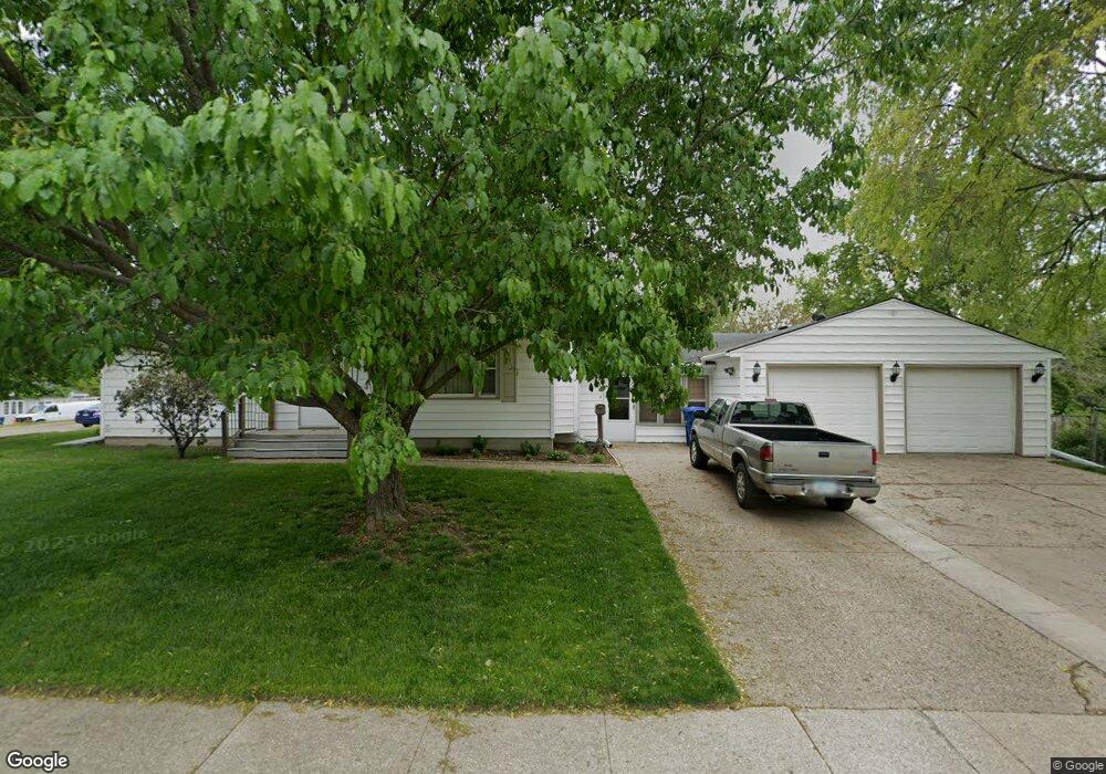 715 Pioneer Rd, Des Moines, IA 50315 - photo 1