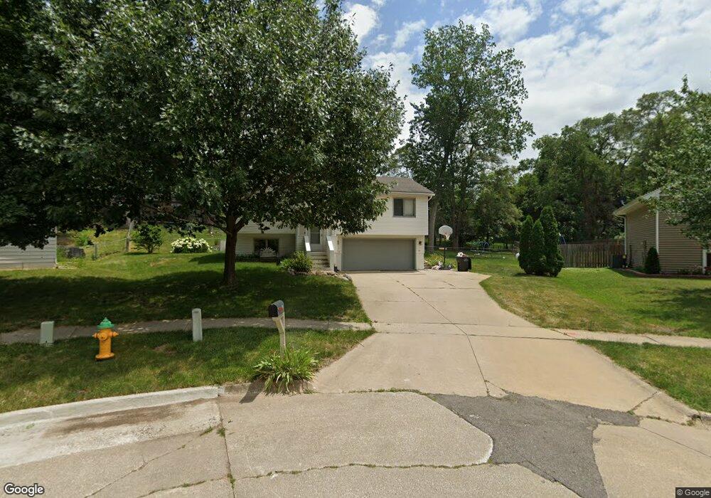 211 E Caulder Cir, Des Moines, IA 50315 - photo 1
