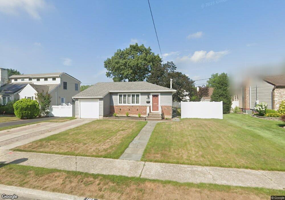 1468 Little Whaleneck Rd, Merrick, NY 11566 - photo 1