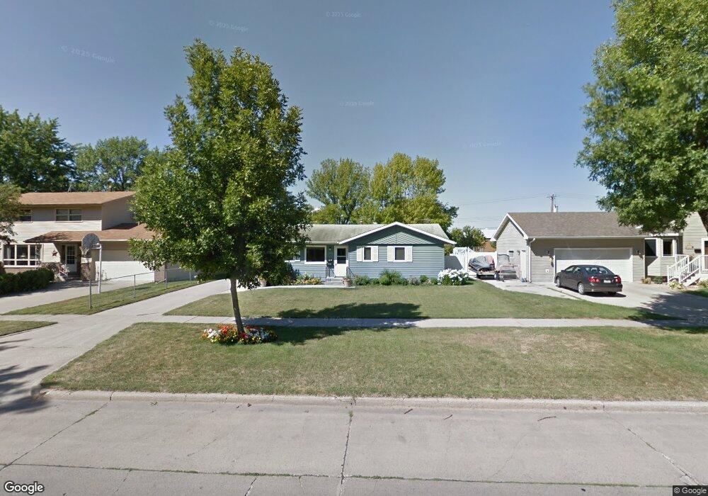 1533 17th St S, Fargo, ND 58103 - photo 1