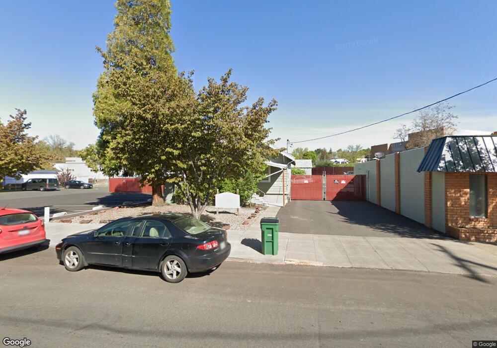 1135 Pine St, Klamath Falls, OR 97601 - photo 1