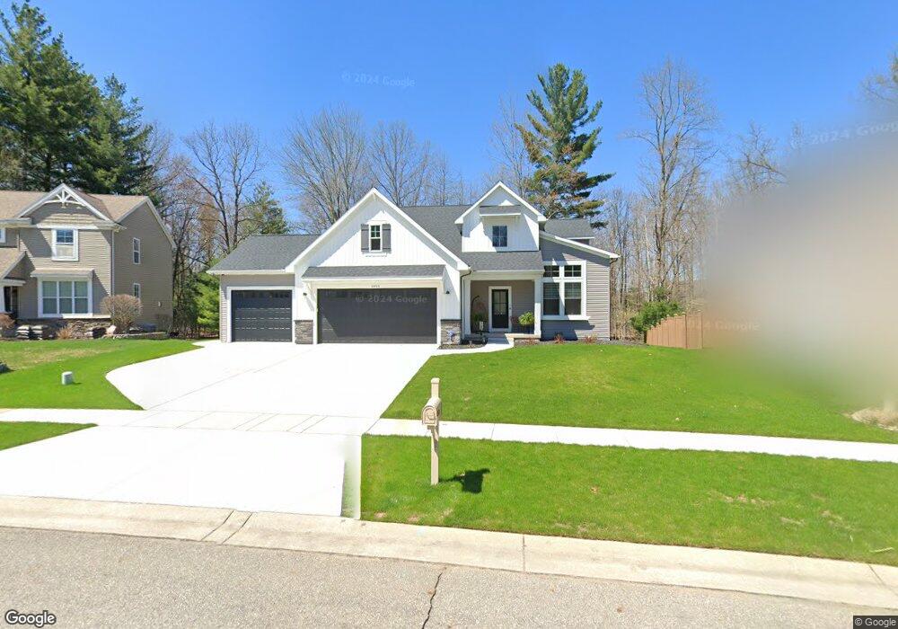 3813 Plumtree Ln, Midland, MI 48642 - photo 1