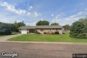 121 E 8th St, Platte, SD 57369