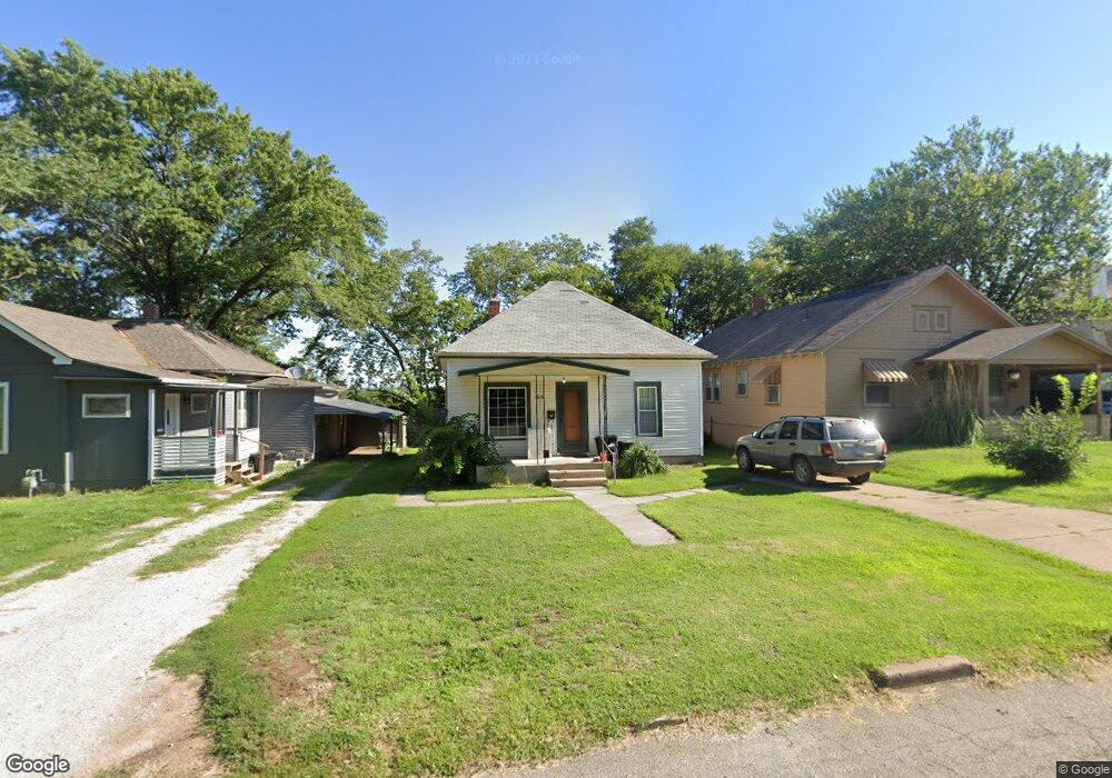 611 W 5th St, Concordia, KS 66901 - photo 1