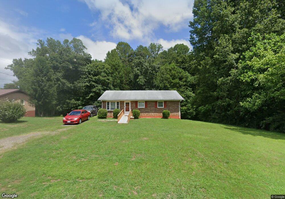 276 Robin Rd, Martinsville, VA 24112 - photo 1