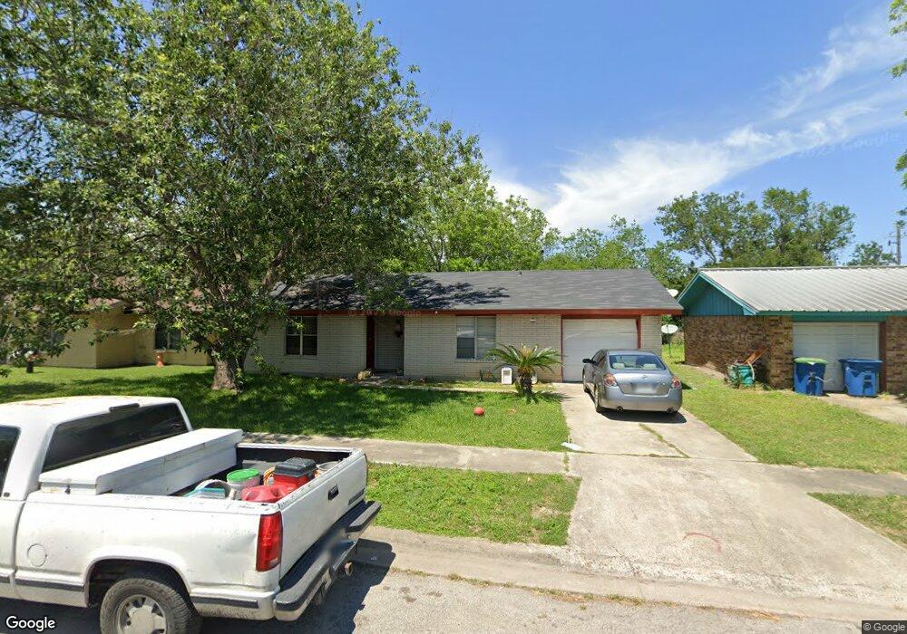 1407 Glendale Dr, Beeville, TX 78102 - photo 1