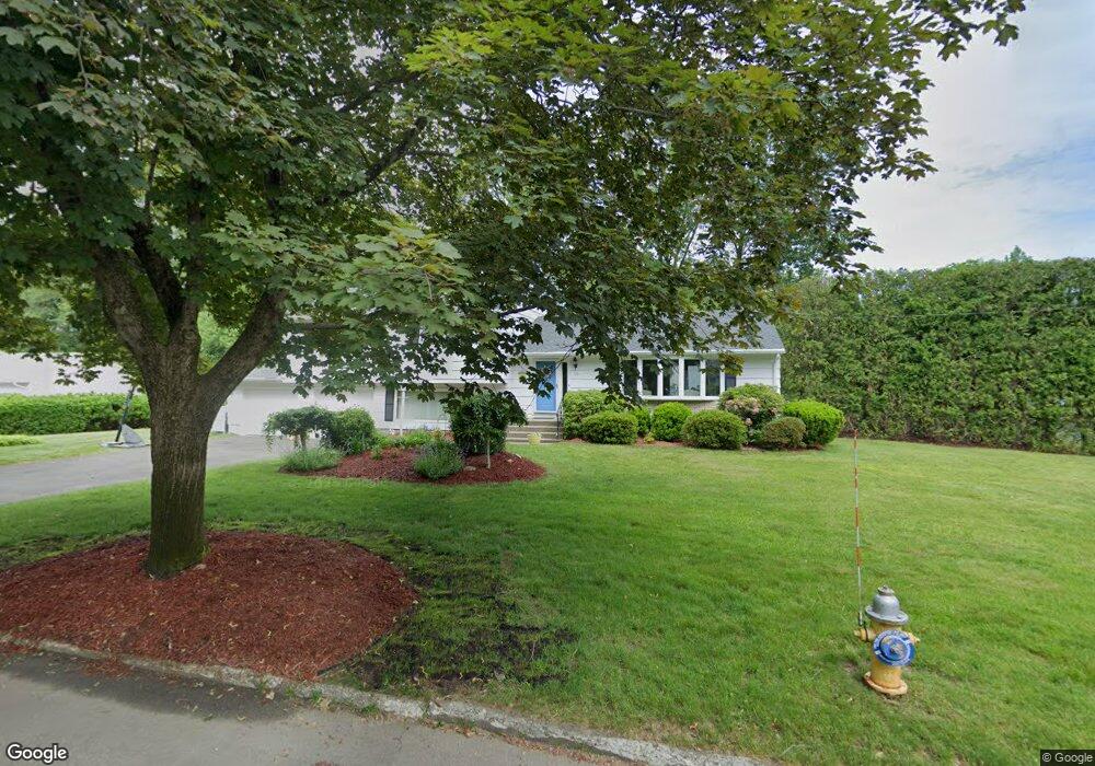 10 Jay Cir, Fairfield, CT 06825 - photo 1