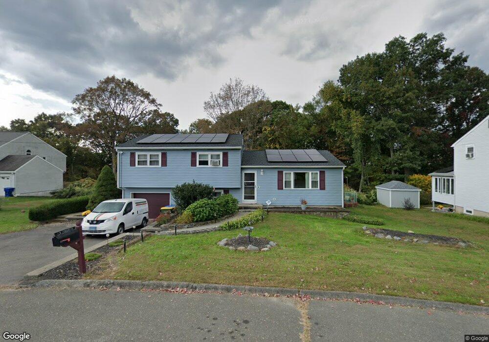 156 Dellwood Dr, Waterbury, CT 06708 - photo 1