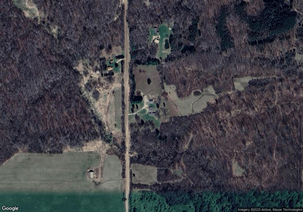 1638 N Clarwin Ave, Gladwin, MI 48624 - photo 1