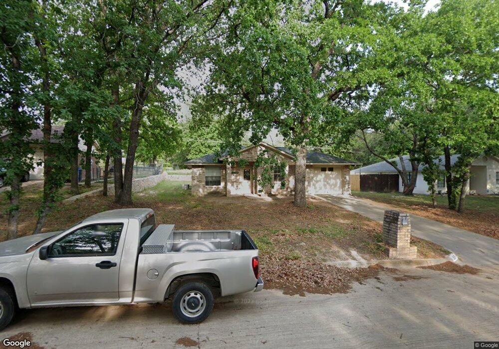 825 Red Oak Ct, Azle, TX 76020 - photo 1