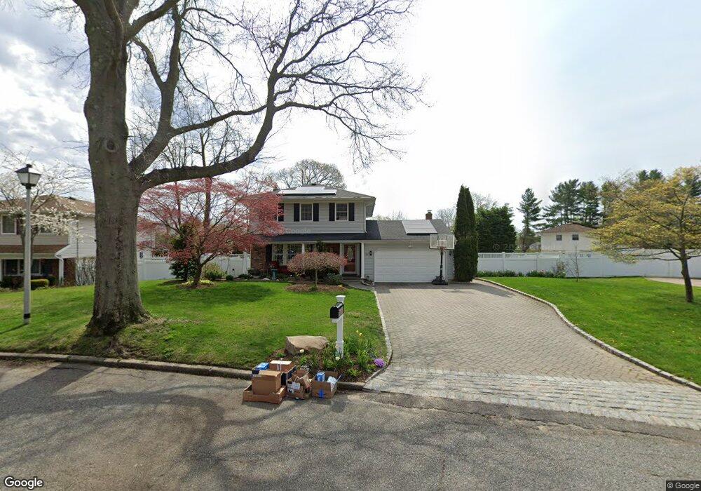 5 Empire Ct, ComMacK, NY 11725 - photo 1