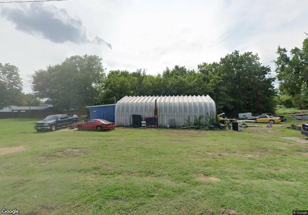 908 S E St, Hugo, OK 74743 - photo 1