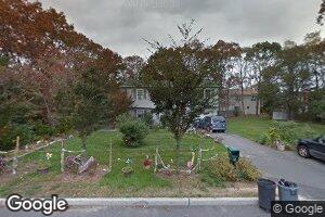 27 Manchester Rd, Huntington, NY 11743