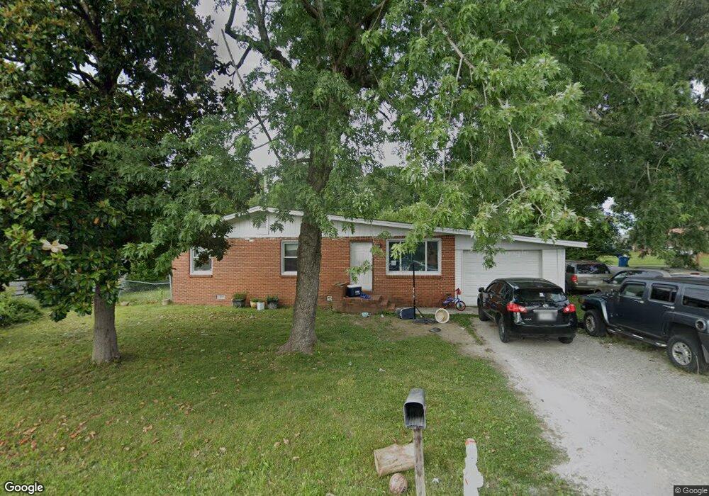 1510 Rogers Cir, Manchester, TN 37355 - photo 1