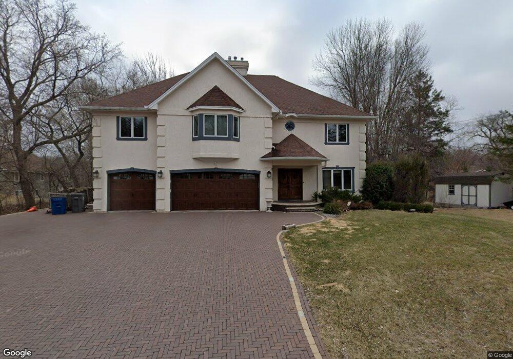 3219 3219 Lake Shore-Boulevard-, Minnetonka, MN 55391 - photo 1