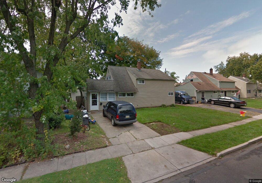 39 Grapevine Rd, Levittown, PA 19057 - photo 1