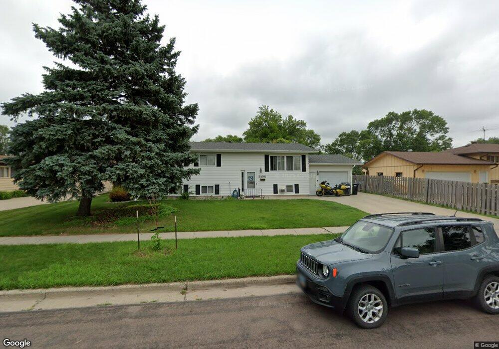 3105 8th St N, Fargo, ND 58102 - photo 1