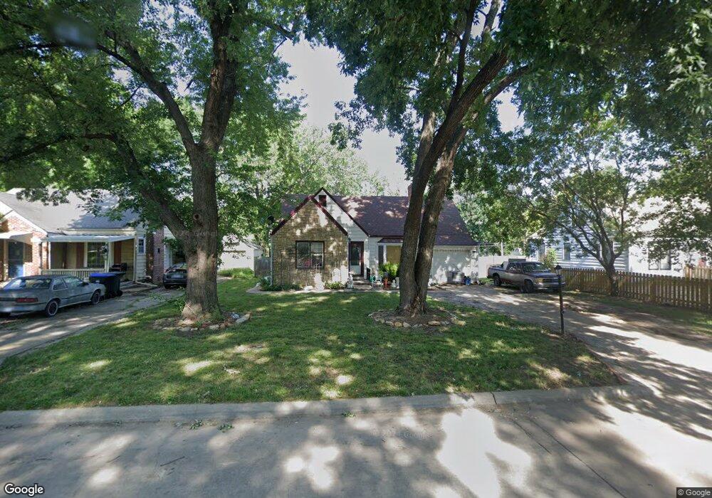 1037 SW Wayne Ave, Topeka, KS 66604 - photo 1