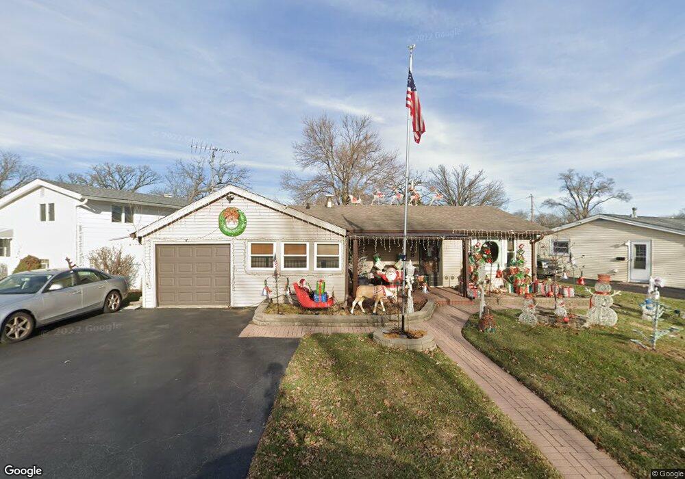 328 Delaware St, Carpentersville, IL 60110 - photo 1