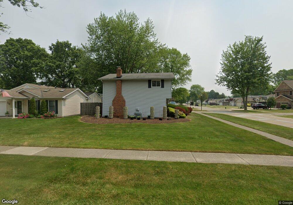 366 Walnut Dr, Berea, OH 44017 - photo 1