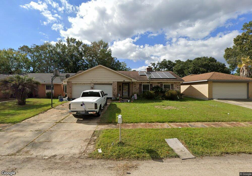 211 E Queens Dr, Slidell, LA 70458 - photo 1