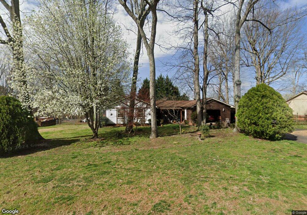 611 Hoyle St, Lincolnton, NC 28092 - photo 1