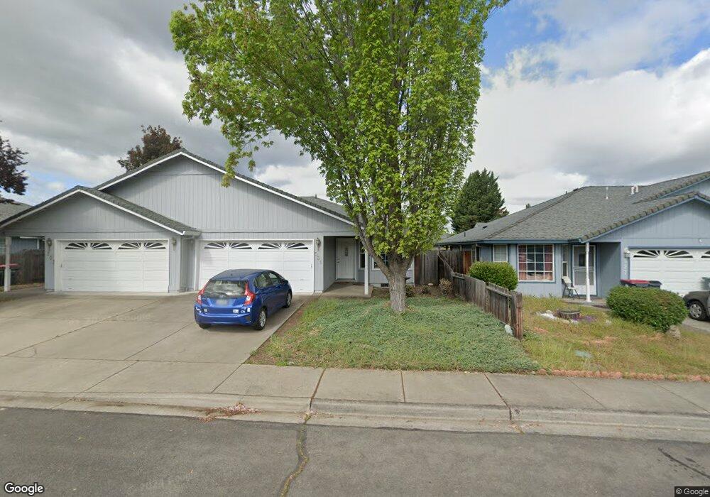 531 Countryside Dr, Central Point, OR 97502 - photo 1