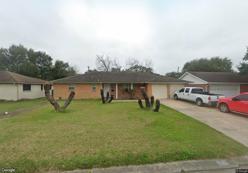 1711 Glenview Dr, Alvin, TX 77511 - photo 1