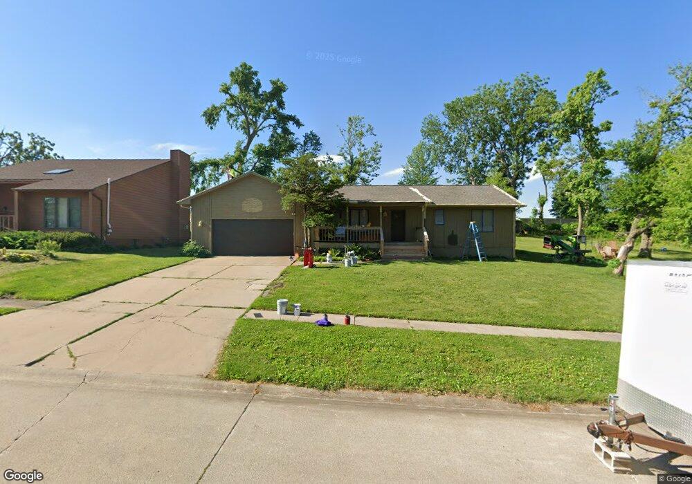 2719 Iris Ave NW, Cedar Rapids, IA 52405 - photo 1