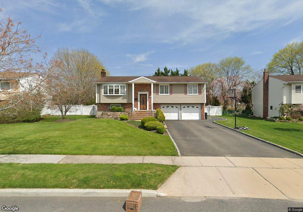 15 Pebble Place, ComMacK, NY 11725 - photo 1