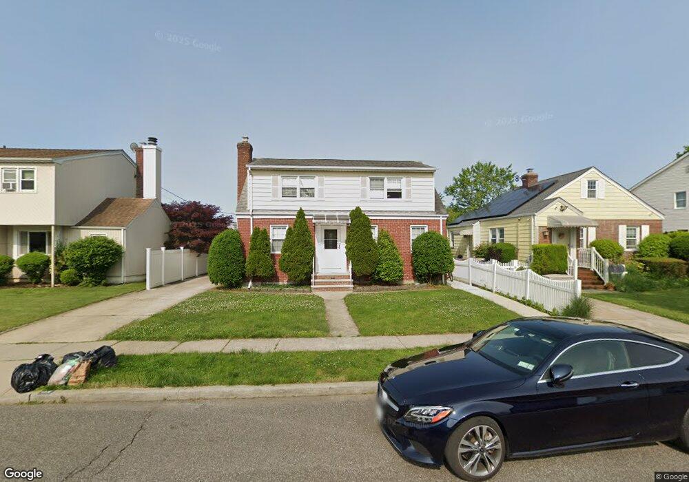 156 Cornwell Ave unit 1, Williston Park, NY 11596 - photo 1