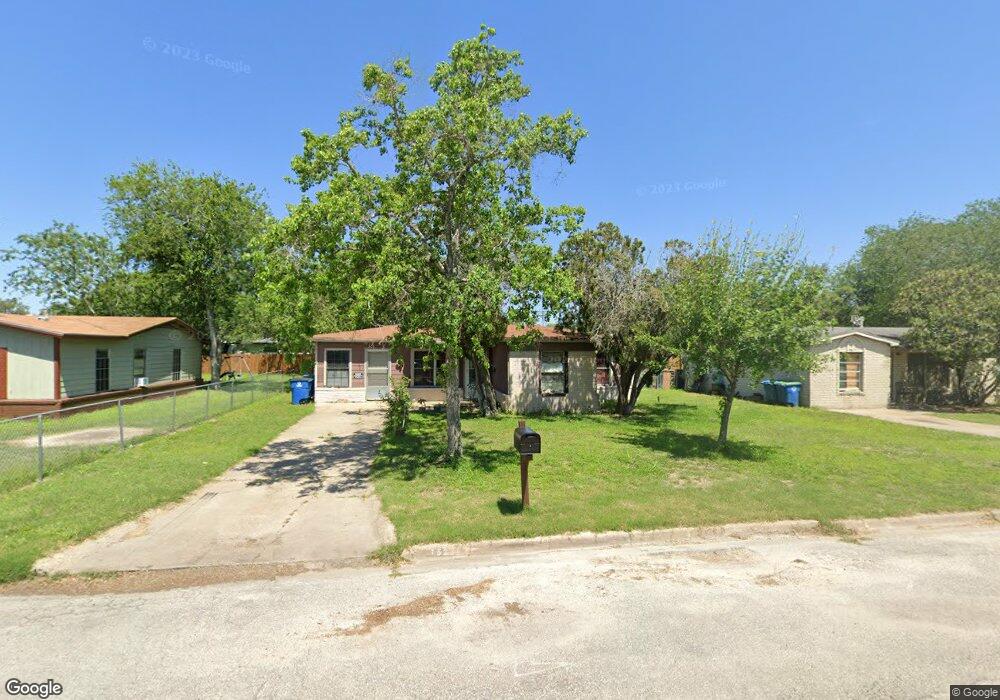 1523 E Rosewood St, Beeville, TX 78102 - photo 1
