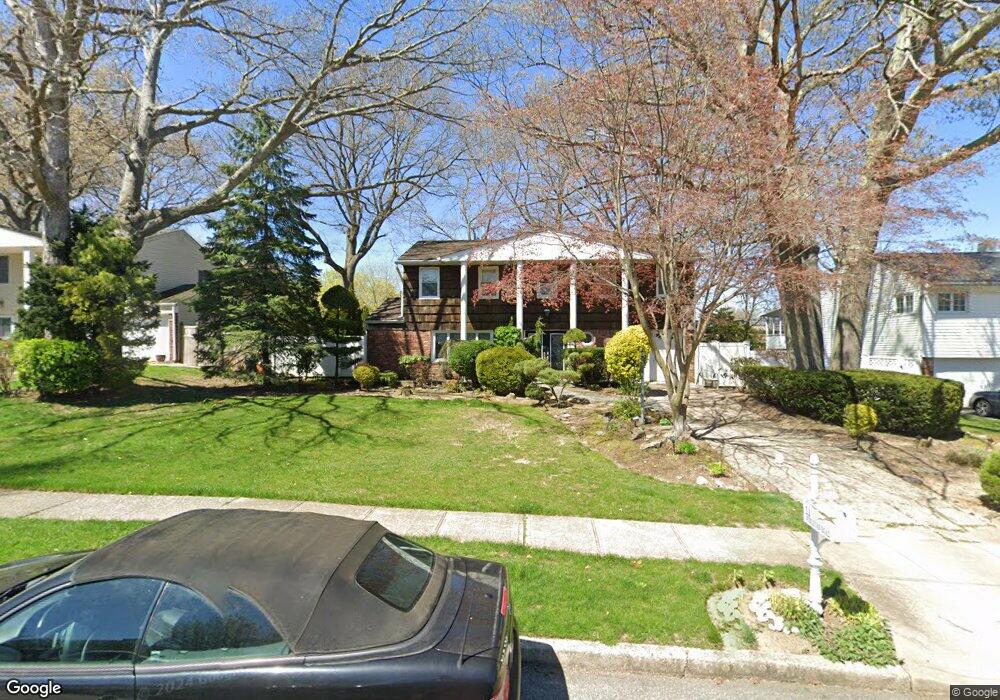 11 Wesleyan Rd, ComMacK, NY 11725 - photo 1