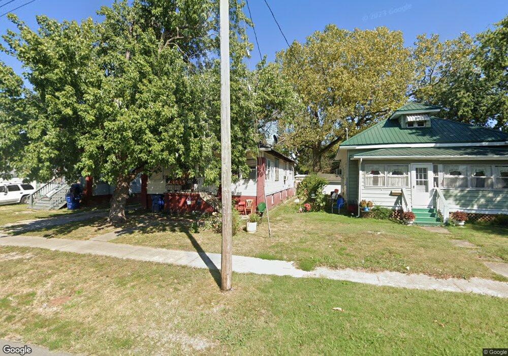 712 N Main St, Harrisburg, IL 62946 - photo 1