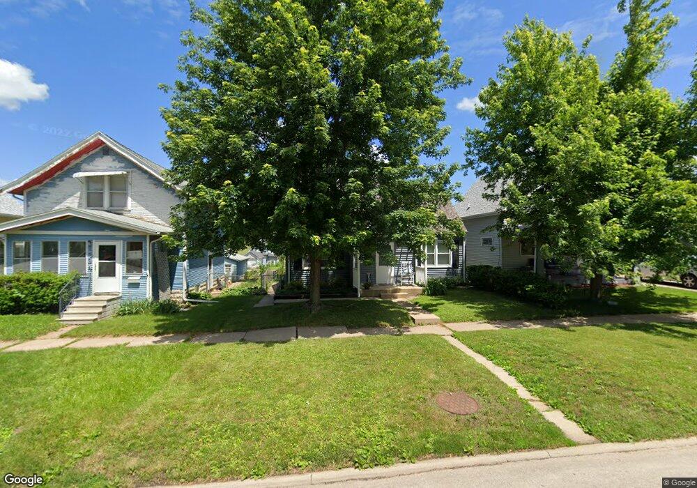 1328 Hinkley Ave NW, Cedar Rapids, IA 52405 - photo 1