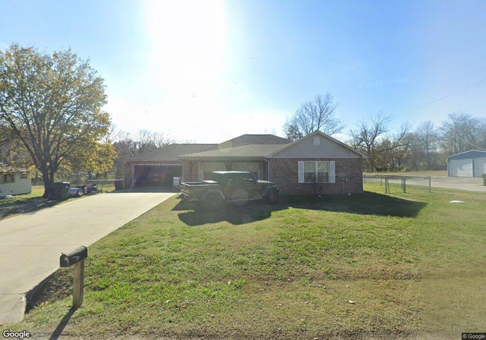1411 W Moore St, Henryetta, OK 74437 - photo 1
